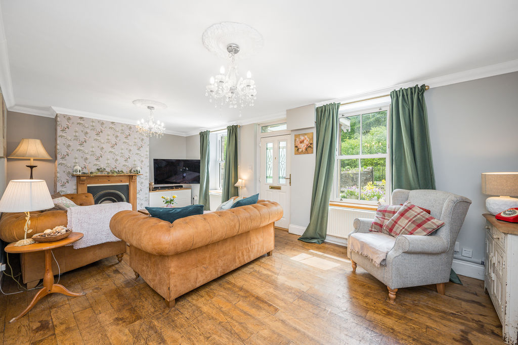 Sitting Room- click for photo gallery